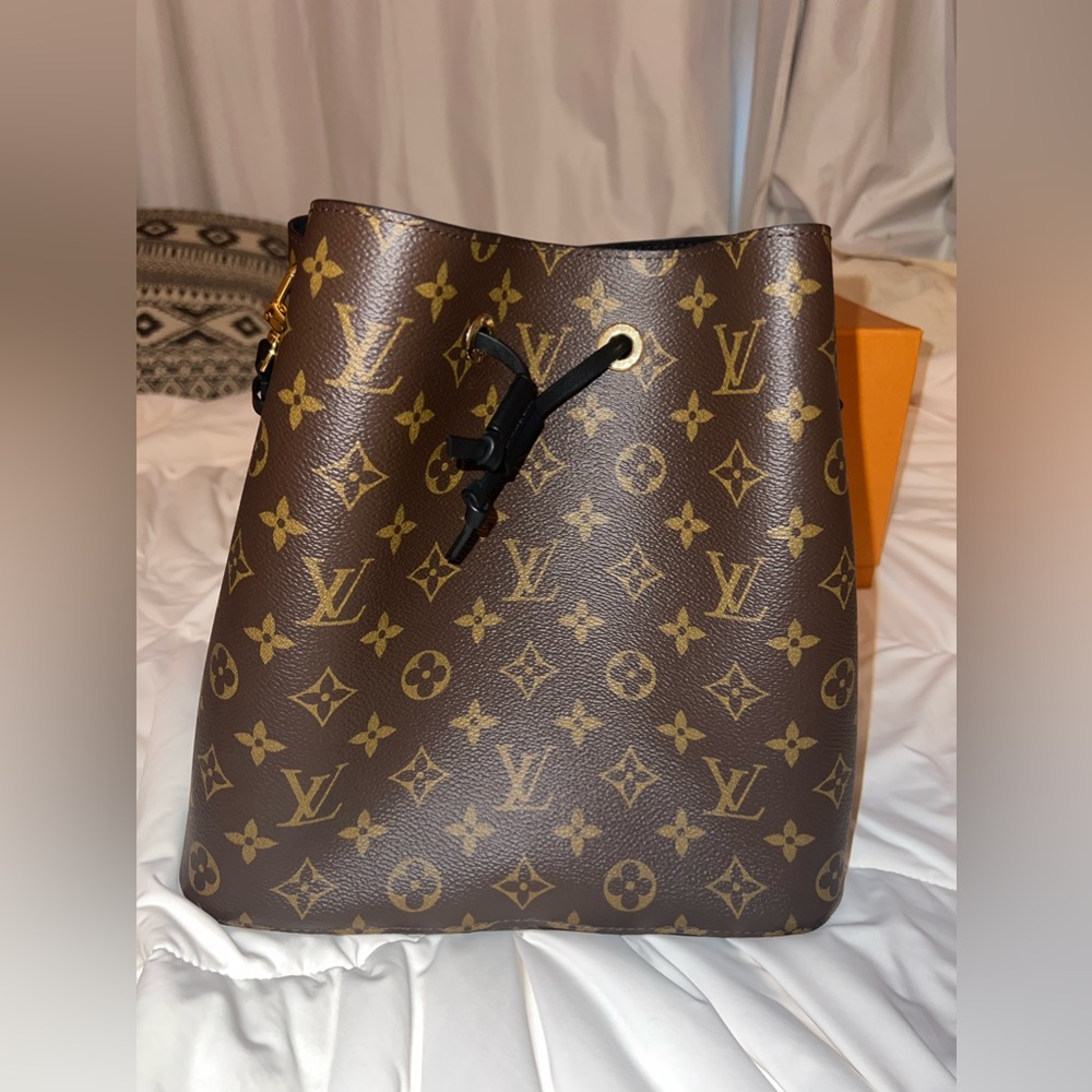 Louis Vuitton NéoNoé MM bag